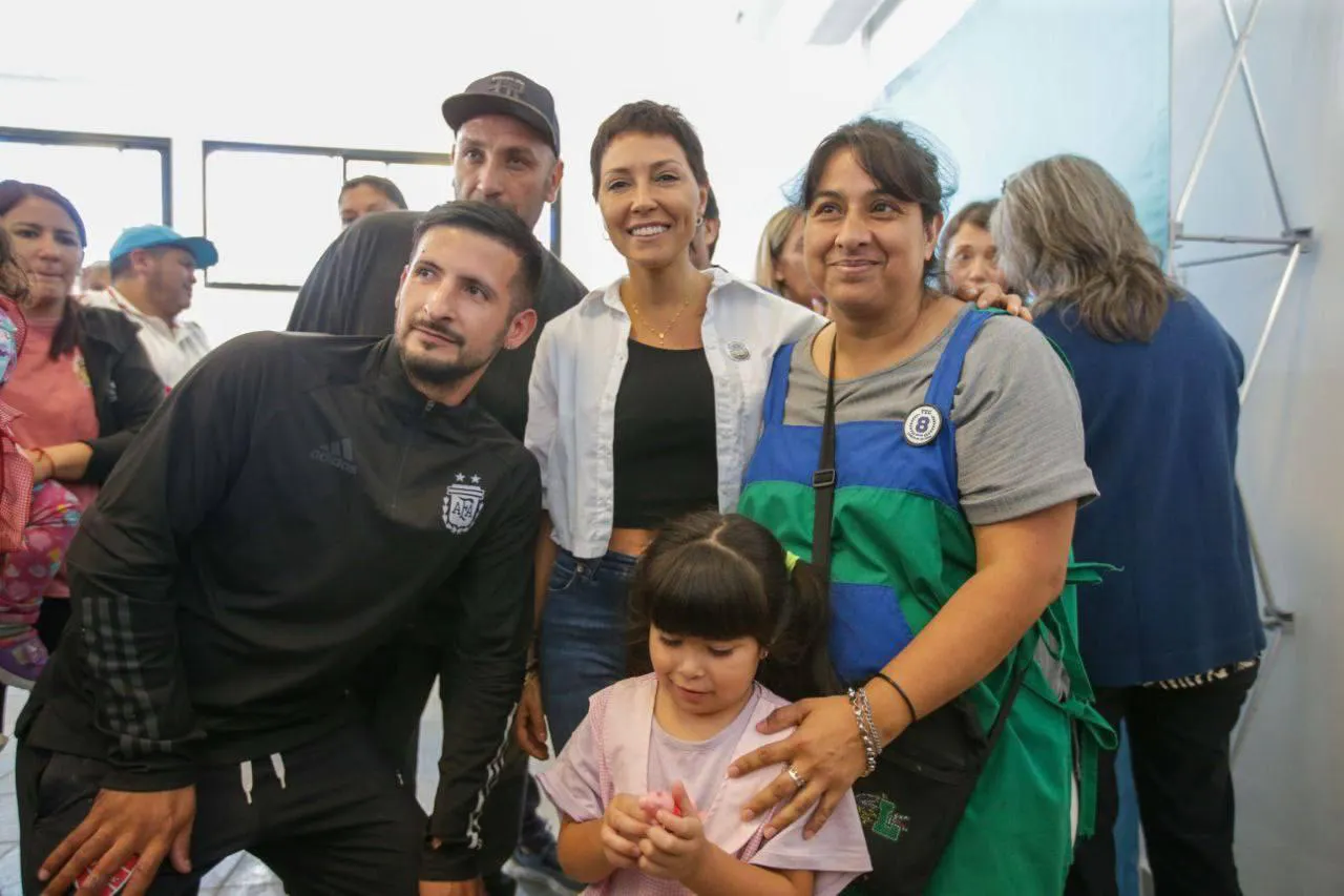 MAYRA INAUGURÓ EL JARDÍN DE INFANTES Nº 976 DEL BARRIO IAPI DE BERNAL OESTE FINALIZADO CON FONDOS MUNICIPALES (2)