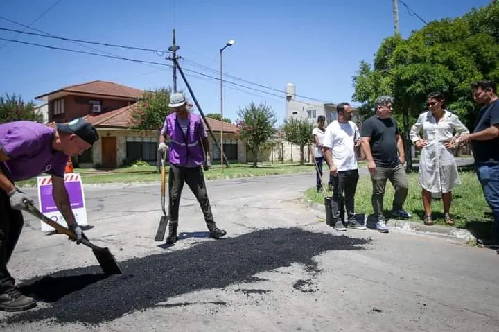 MAYRA SUPERVISÓ TRABAJOS DE BACHEO EN EZPELETA OESTE 1