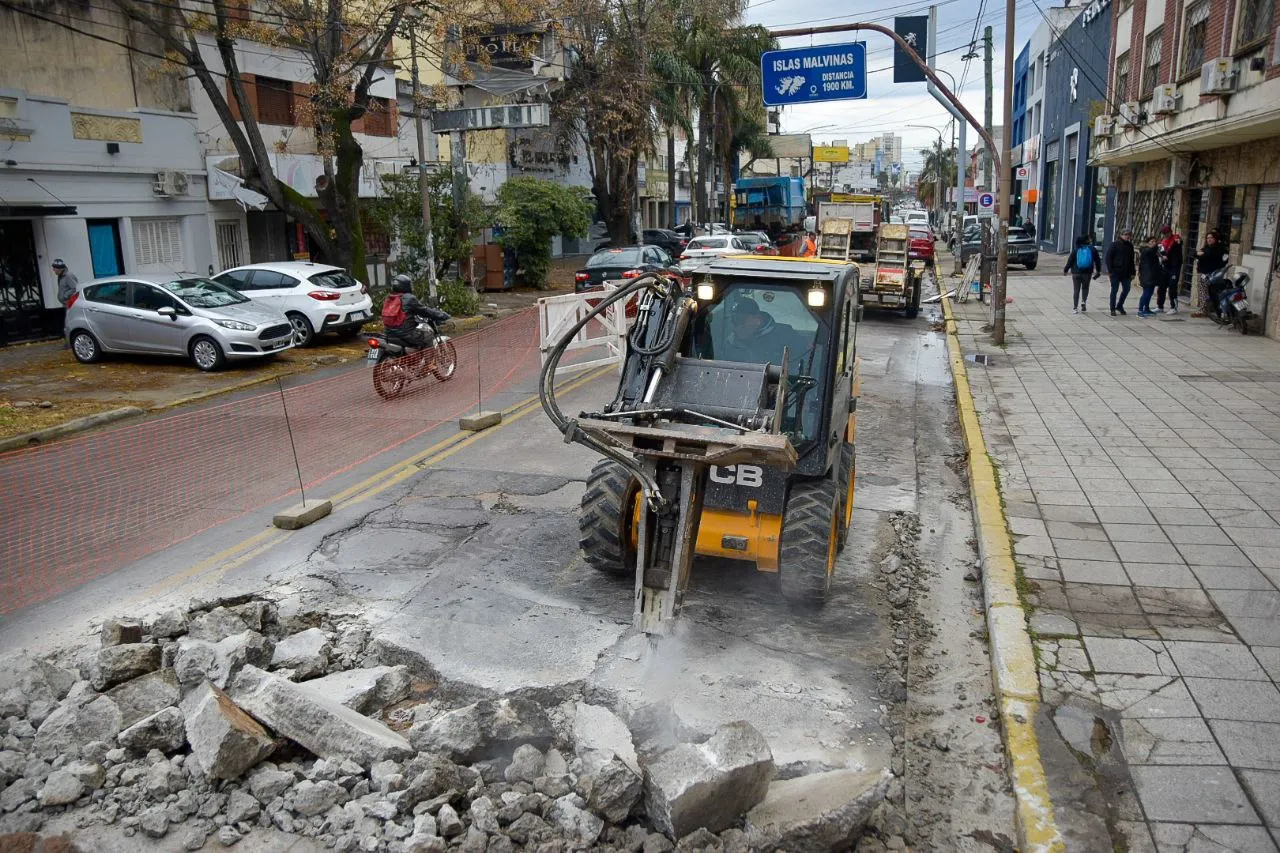 EL MUNICIPIO LLEVA ADELANTE TRABAJOS DE BACHEO EN LA ZONA CÉNTRICA DE QUILMES 4