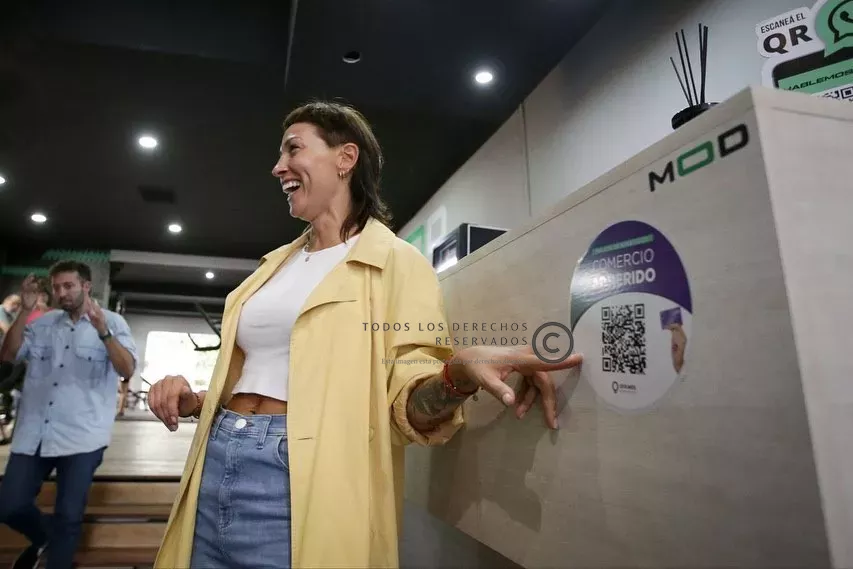 MAYRA FIRMÓ JUNTO A LOS PROPIETARIOS DE UN GIMNASIO LA ADHESIÓN DEL LOCAL AL PROGRAMA SOMOS QUILMES 3