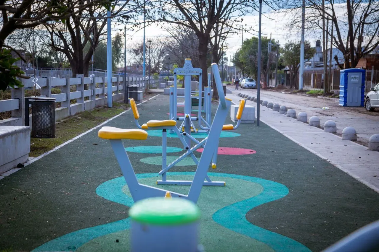 EL MUNICIPIO DE QUILMES AVANZA EN OBRAS DE PAVIMENTACIÓN Y UN NUEVO CORREDOR URBANO EN EL BARRIO LA UNIÓN (4)