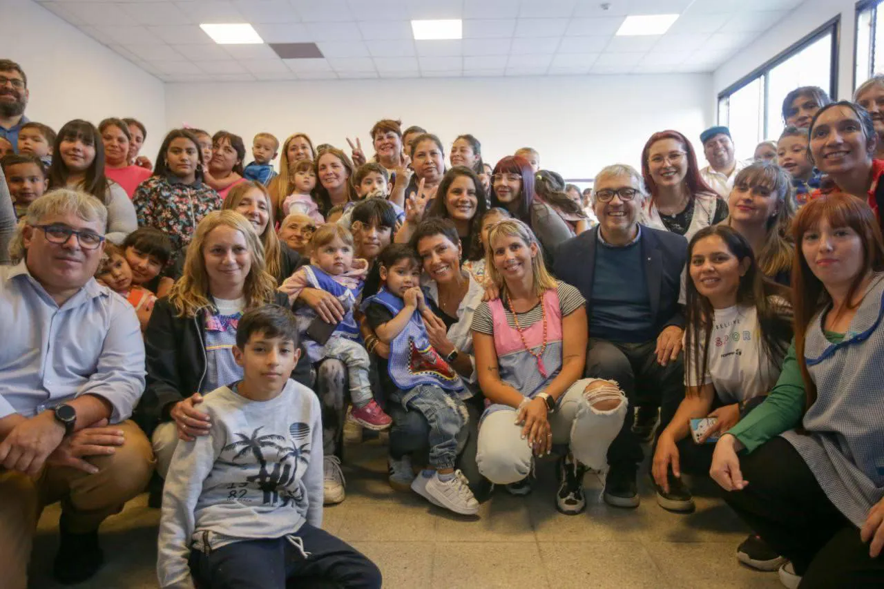 MAYRA INAUGURÓ EL JARDÍN DE INFANTES Nº 976 DEL BARRIO IAPI DE BERNAL OESTE FINALIZADO CON FONDOS MUNICIPALES (3)