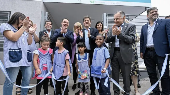 Kicillof-inauguro-el-ciclo-lectivo-2024-en-la-provincia-de-Buenos-Aires-700x394