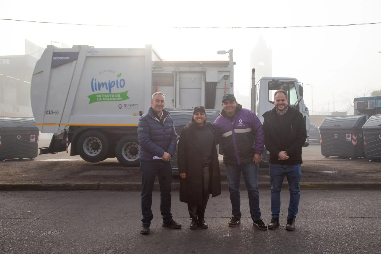 EL MUNICIPIO INSTALÓ LOS PRIMEROS 12 CONTENEDORES EN SAN FRANCISCO SOLANO Y PRESENTÓ UN NUEVO CAMIÓN RECOLECTOR DE CARGA LATERAL 1