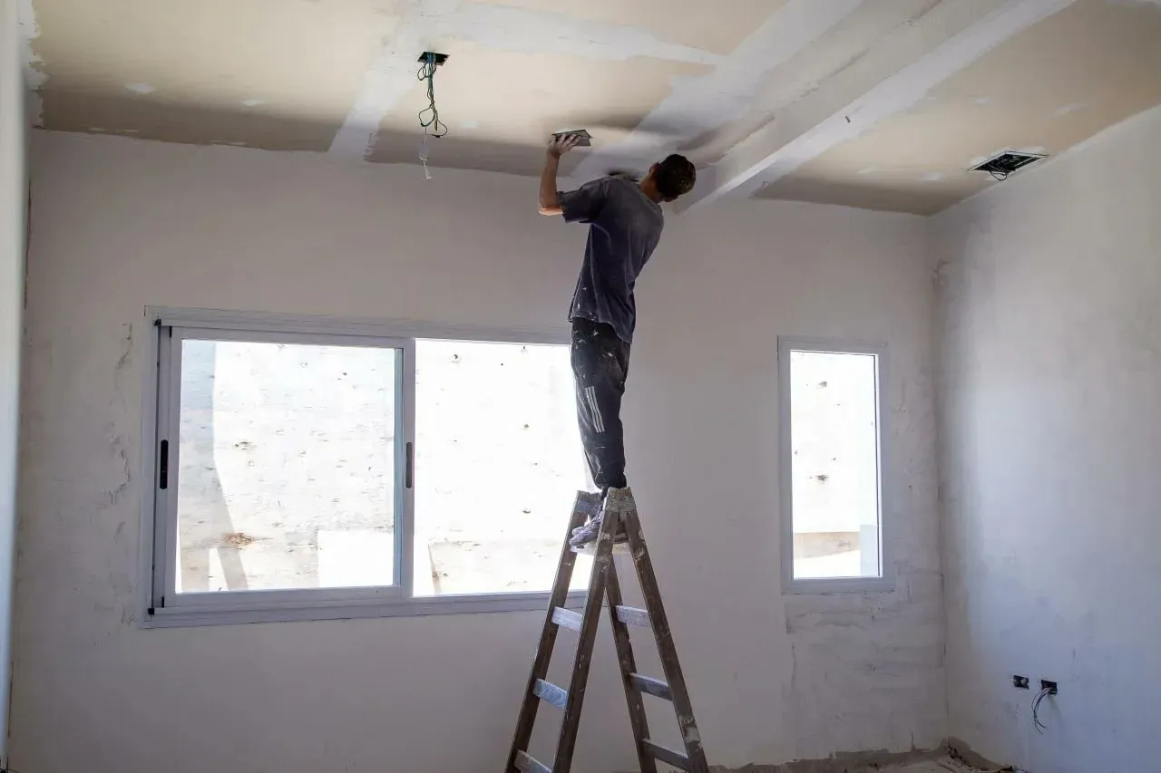 AVANZA LA CONSTRUCCIÓN DE LAS NUEVAS DEPENDENCIAS EN LA EES Nº 57 DE SOLANO 1