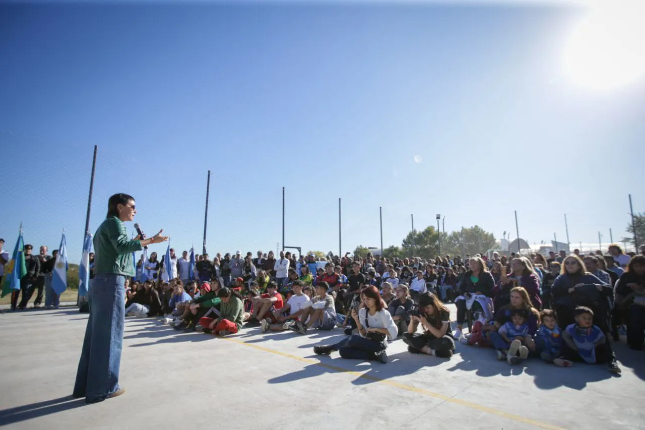 MAYRA INAUGURÓ EL NUEVO POLIDEPORTIVO MUNICIPAL “CRISTINA CORAZÓN” DE BERNAL OESTE 2