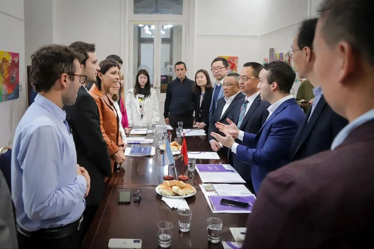 MAYRA SE REUNIÓ CON UNA DELEGACIÓN DE LA REPÚBLICA POPULAR CHINA 4