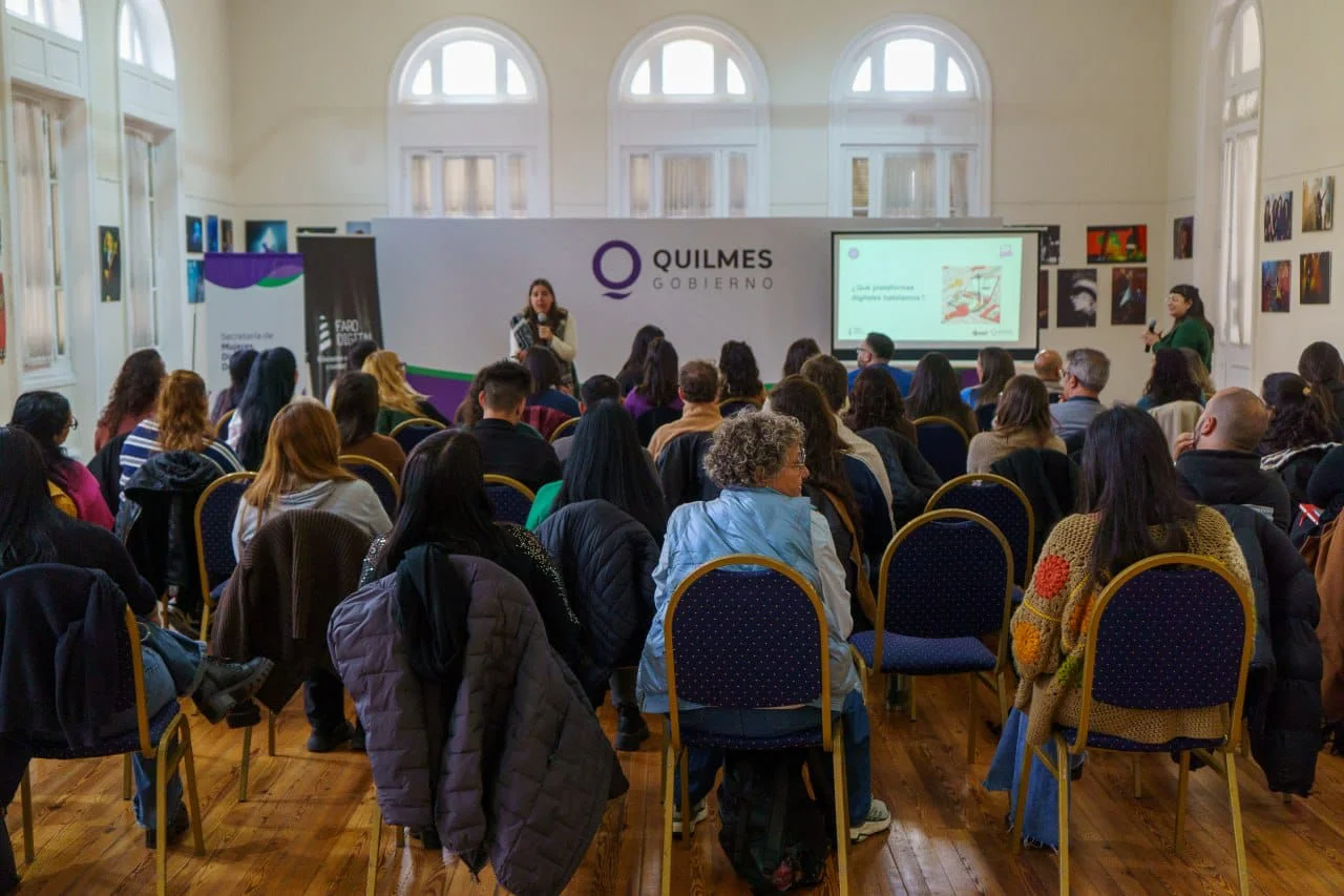 QUILMES REALIZÓ LA PRIMERA JORNADA DE FORMACIÓN EN CIUDADANÍA Y ENTORNOS DIGITALES PARA TRABAJADORES MUNICIPALES Y DOCENTES 4