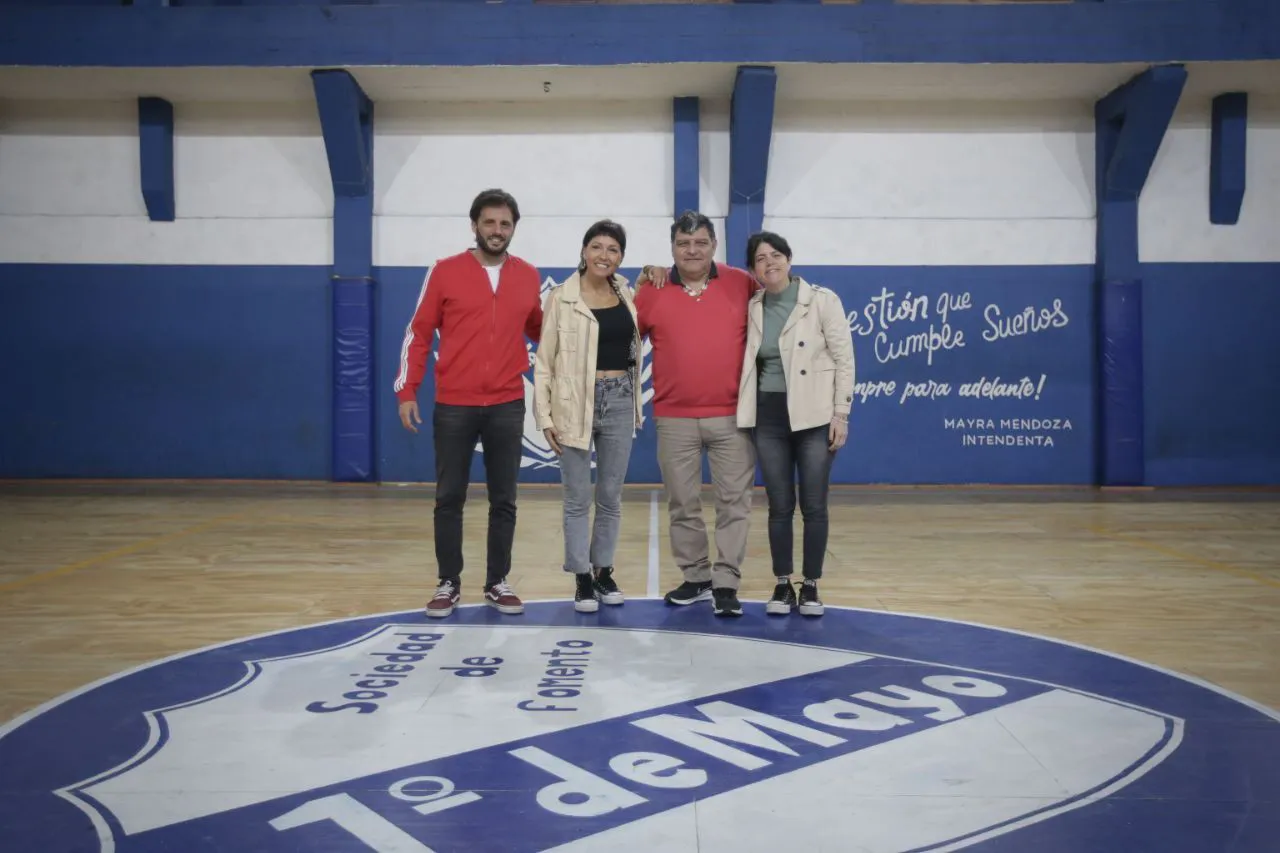 MAYRA VISITÓ LA SOCIEDAD DE FOMENTO 1º DE MAYO Y SE REUNIÓ CON VECINOS Y COMERCIANTES DEL BARRIO IAPI 2