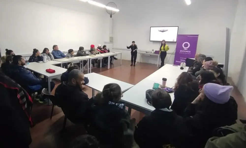 EXITOSO CIERRE DEL PRIMER TALLER DE APOYO A LA BÚSQUEDA DE EMPLEO PARA LA COMUNIDAD SORDA EN QUILMES TEC 2