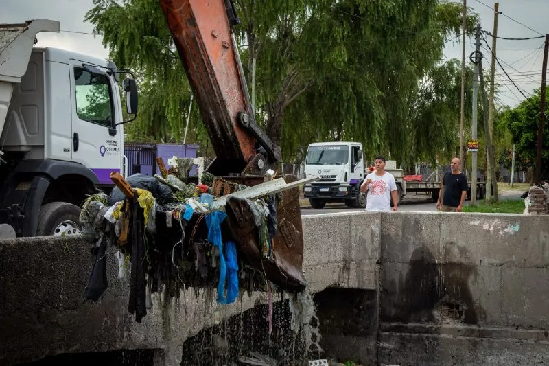 AVANZAN LOS TRABAJOS DE DESOBSTRUCCIÓN DE DESAGÜES Y PLUVIALES Y LIMPIEZA DE ARROYOS EN QUILMES 1