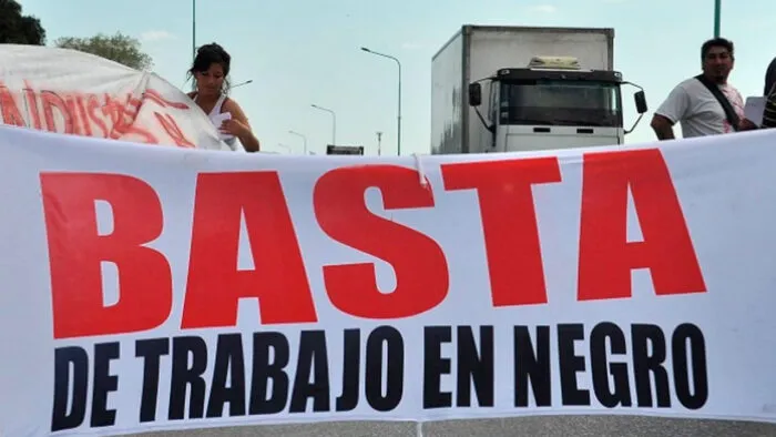 Trabajo-en-negro-700x394