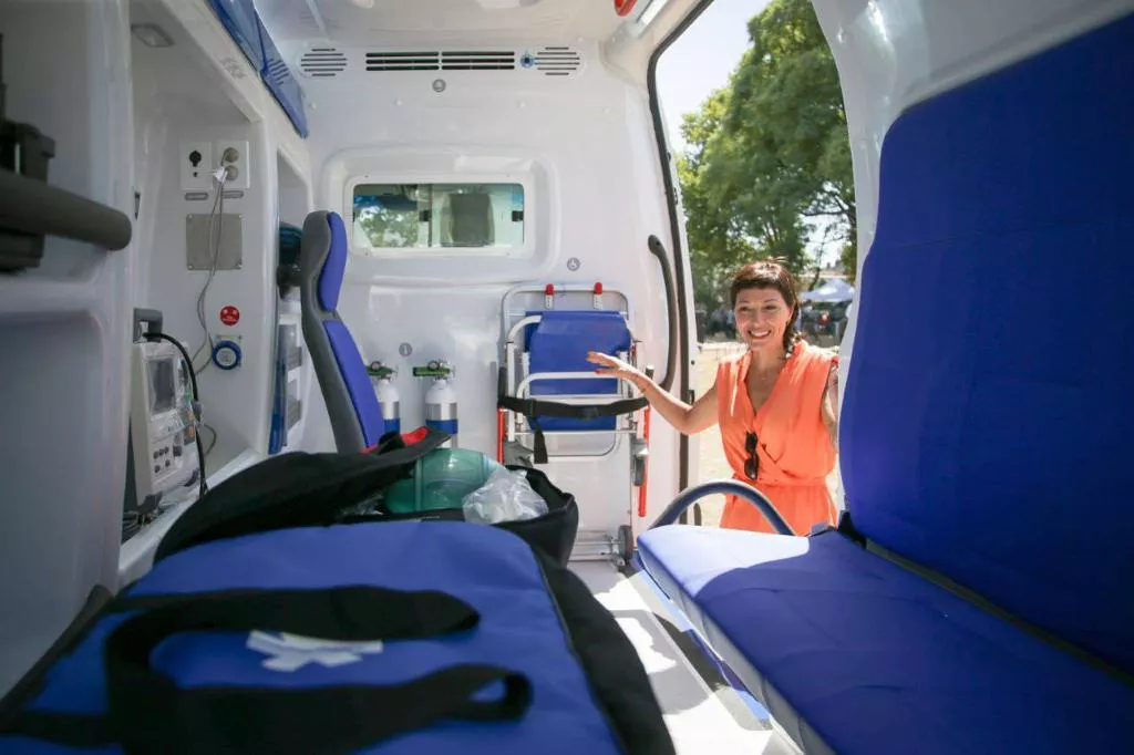 MAYRA Y KICILLOF EN LA ENTREGA DE AMBULANCIAS 2