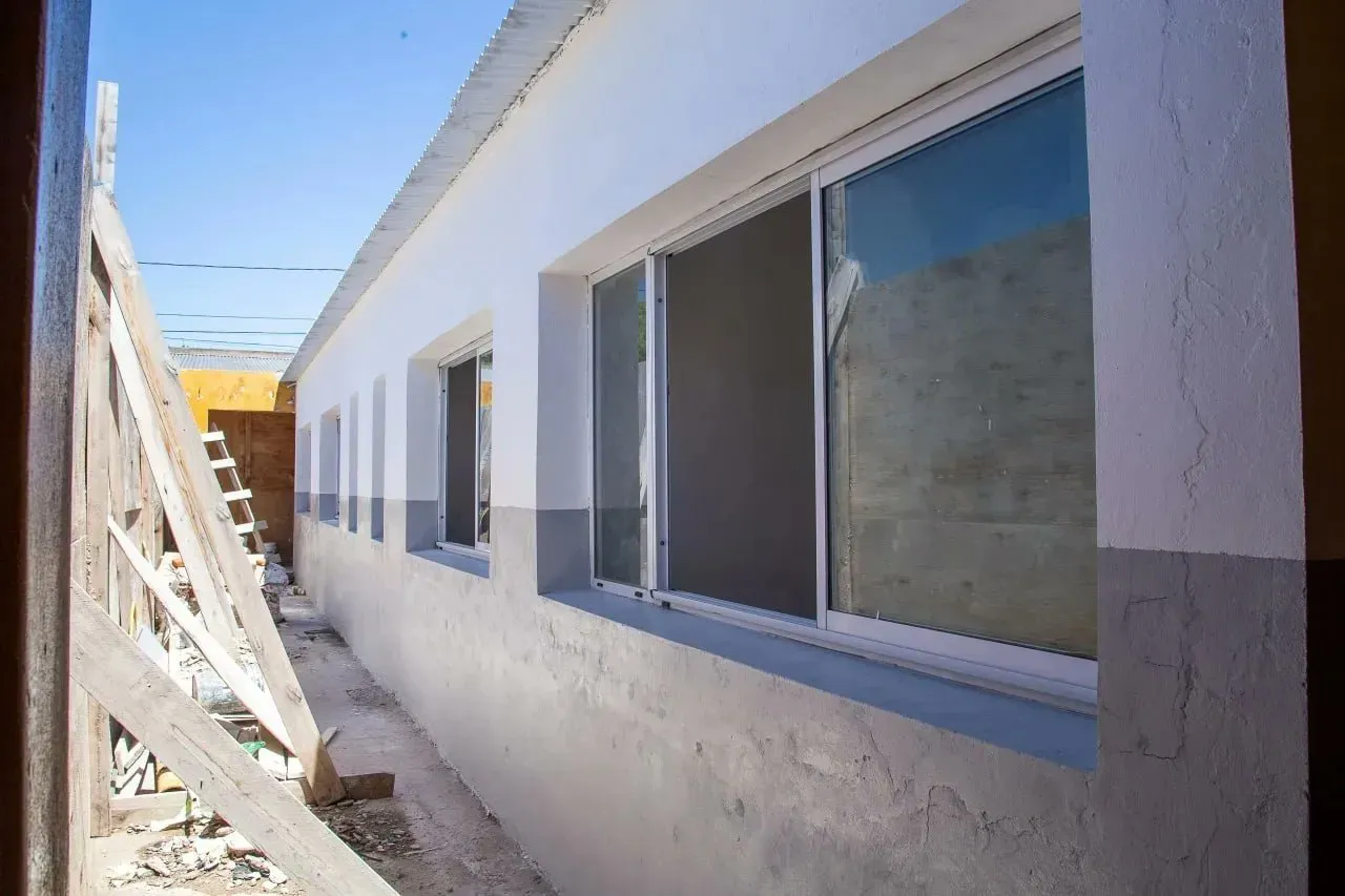 AVANZA LA CONSTRUCCIÓN DE LAS NUEVAS DEPENDENCIAS EN LA EES Nº 57 DE SOLANO 2