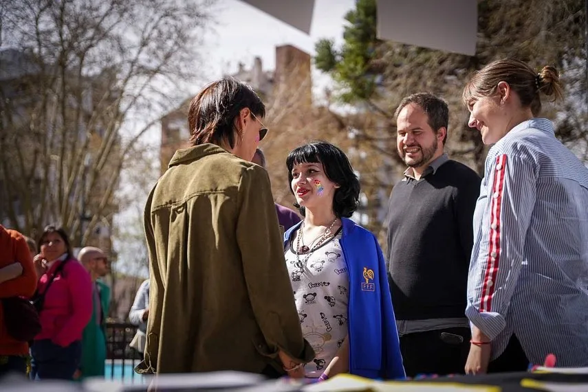 MAYRA JUNTO A ESTUDIANTES DE MÁS DE 30 ESCUELAS SECUNDARIAS PÚBLICAS LOCALES EN UNA NUEVA EDICIÓN DE LA MUESTRA DE QUILMESI 4