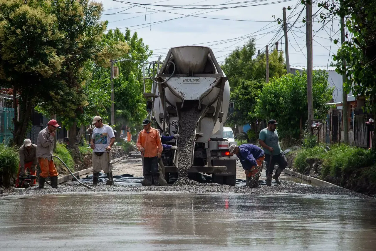 EL MUNICIPIO CONTINÚA CON LA ÚLTIMA ETAPA DEL ASFALTO DE 85 CUADRAS DEL BARRIO LA UNIÓN DE SOLANO (3)