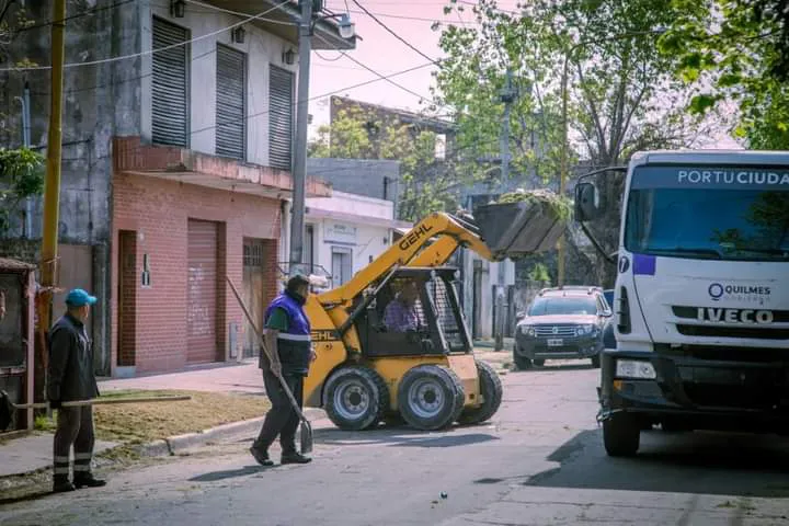 NUEVA JORNADA INTEGRAL DE BACHEO Y LIMPIEZA EN QUILMES (1)