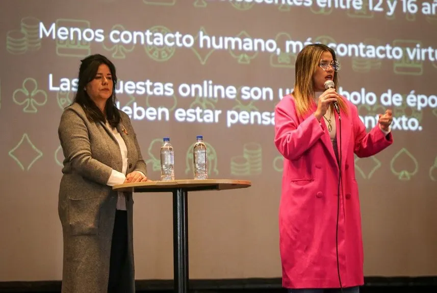 MAYRA LANZÓ EL PROGRAMA “NO TE GANES UN PROBLEMA” (2)