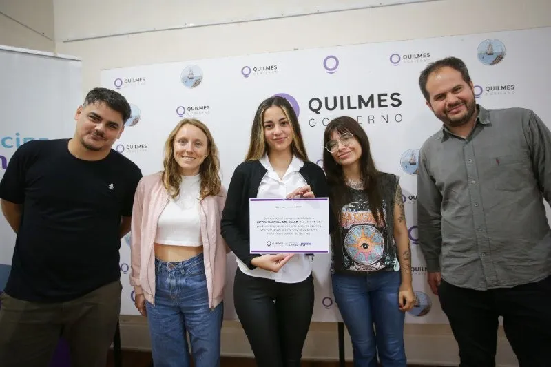 SE REALIZÓ LA ENTREGA DE DIPLOMAS A ESTUDIANTES DE LA EEST Nº 5 REINO DE ESPAÑA 2