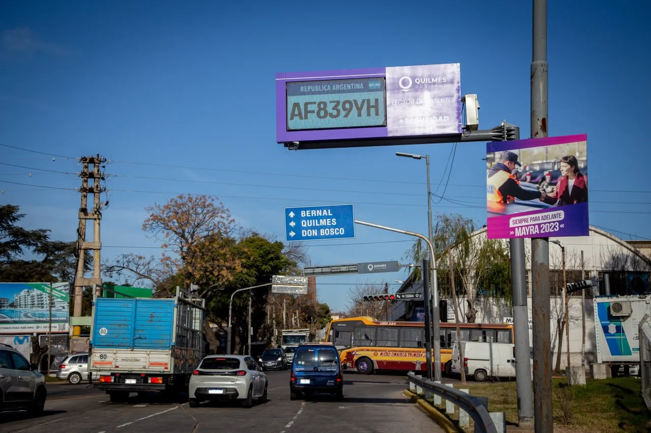 CONTINÚA LA COLOCACIÓN DE LECTORES DE PATENTES EN LOS PRINCIPALES INGRESOS Y EGRESOS DE QUILMES 1