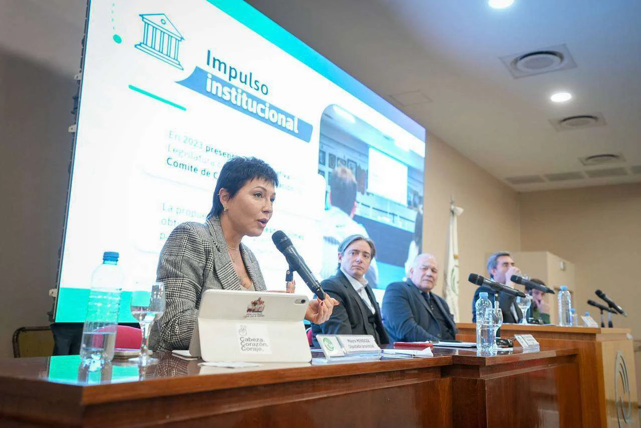MAYRA-INSISTIO-EN-LA-NECESIDAD-DE-FINANCIAMIENTO-INTERNACIONAL-PARA-LA-OBRA-DE-LOS-ARROYOS-SAN-FRANCISCO-Y-LAS-PIEDRAS-4
