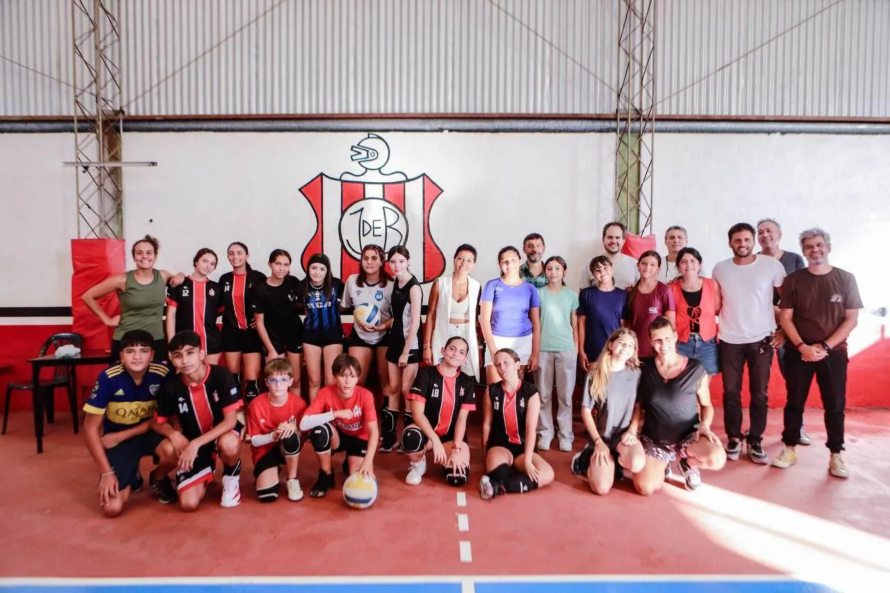 MAYRA RECORRIÓ LA OBRA DE REFACCIÓN DEL CLUB JUVENTUD DE BERNAL (4)