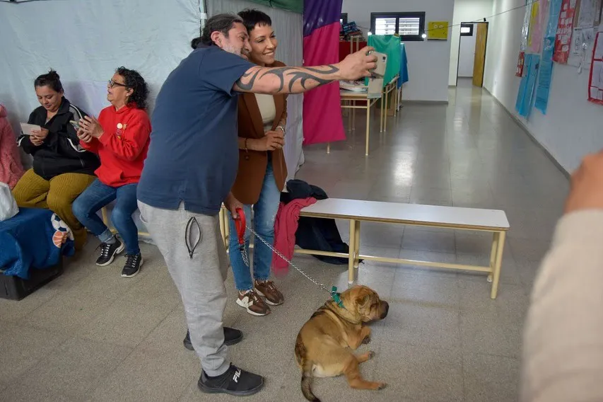 MAYRA ACOMPAÑÓ A VECINOS QUE PARTICIPARON DE UN NUEVO MEGAOPERATIVO DE CASTRACIÓN Y VACUNACIÓN DE ANIMALES EN QUILMES OESTE 1