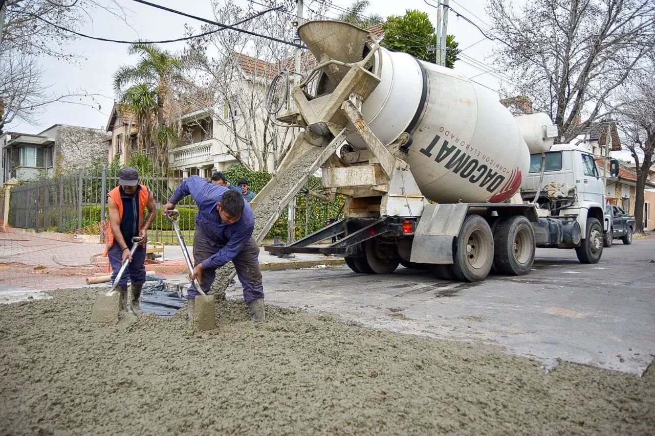 AVANZA SIN PAUSA EL PLAN MUNICIPAL DE BACHEO 2024 EN TODOS LOS BARRIOS DEL DISTRITO (3)