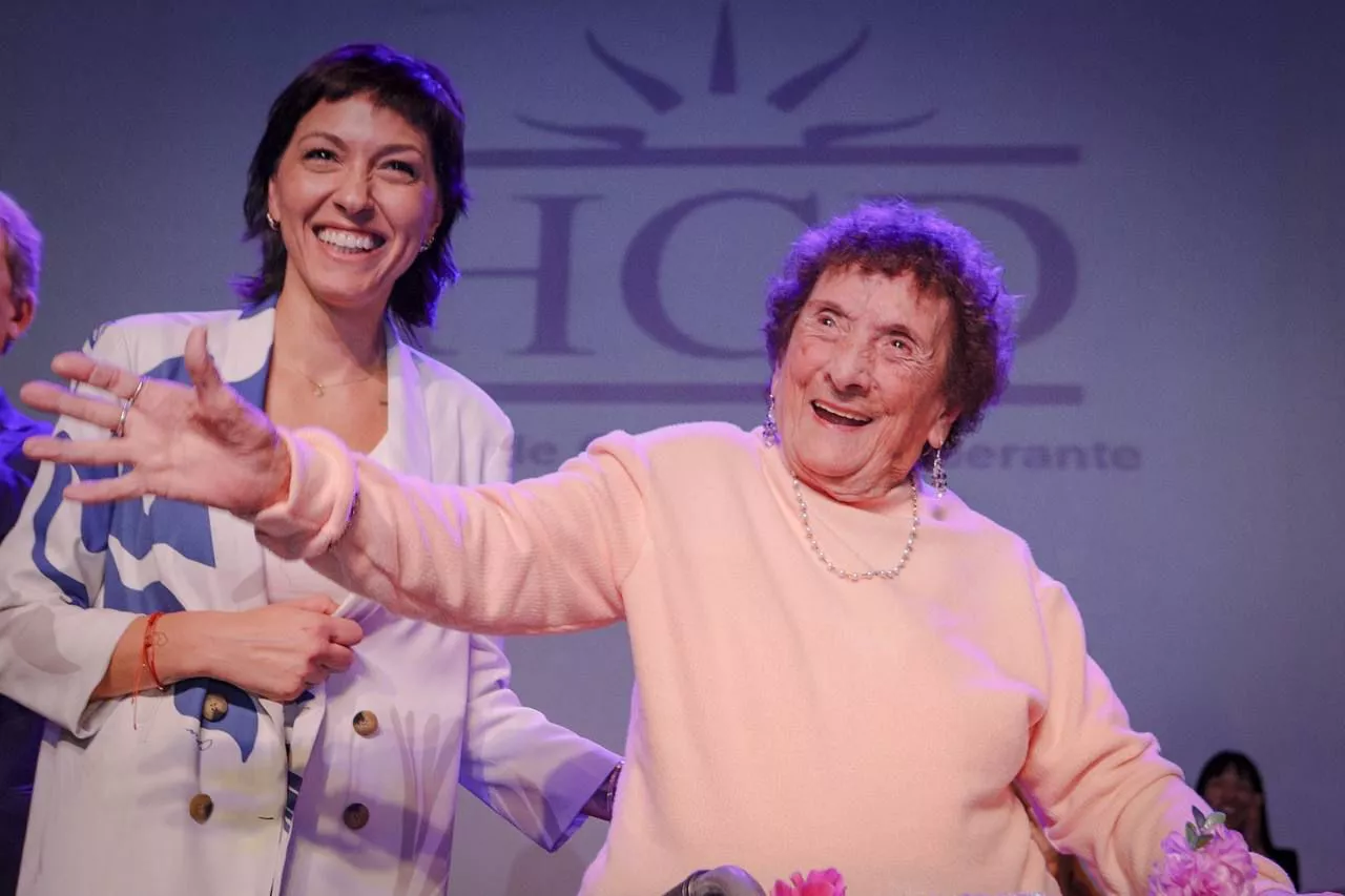 MAYRA HOMENAJEÓ A CIUDADANOS ILUSTRES Y PERSONALIDADES DESTACADAS DE QUILMES (2)