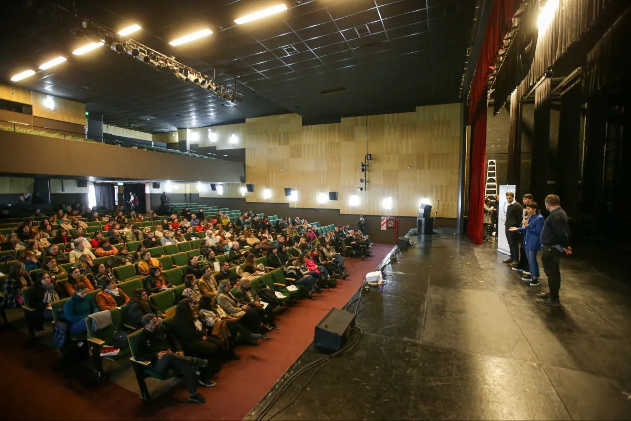 DIRECTIVOS Y DOCENTES QUILMEÑOS DESTACARON LA INICIATIVA DEL GOBIERNO MUNICIPAL “NO TE GANES UN PROBLEMA” (4)