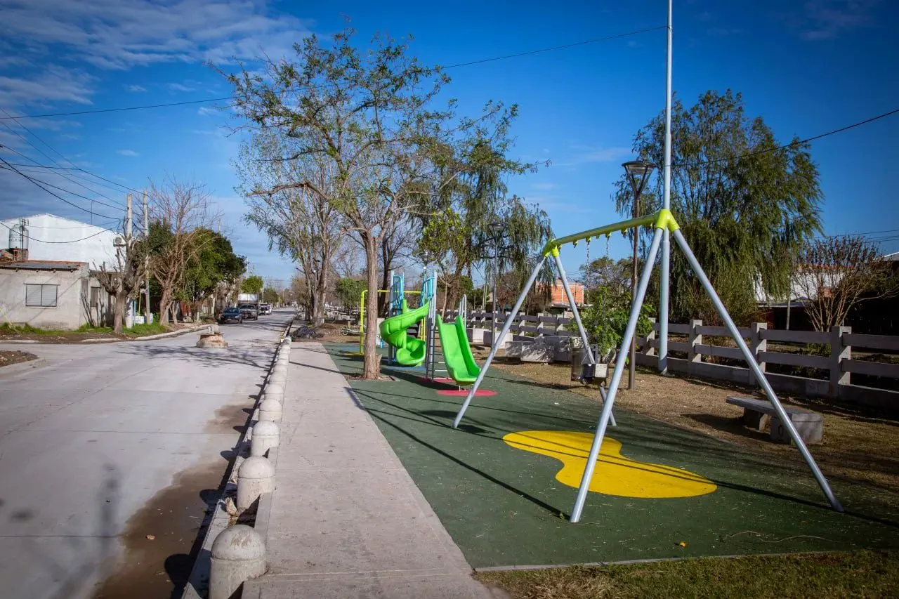 EL MUNICIPIO DE QUILMES AVANZA EN OBRAS DE PAVIMENTACIÓN Y UN NUEVO CORREDOR URBANO EN EL BARRIO LA UNIÓN (2)