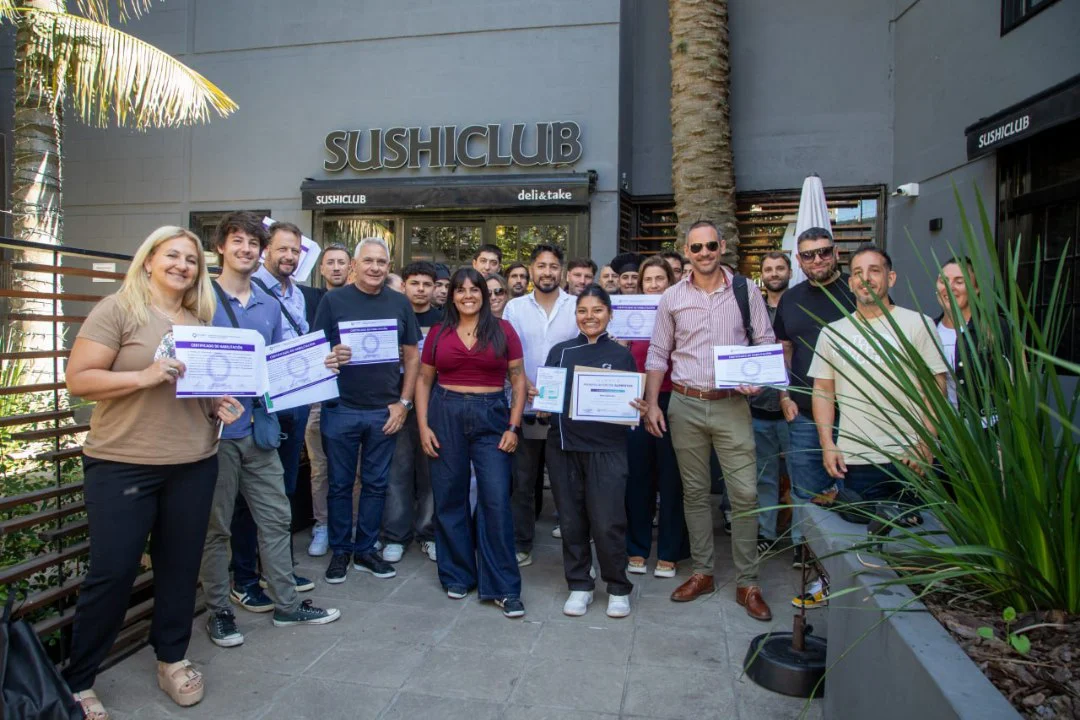 EVA MIERI COMPARTIÓ UN DESAYUNO CON COMERCIANTES DE QUILMES Y ENTREGÓ 11 CERTIFICADOS DE HABILITACIÓN 1