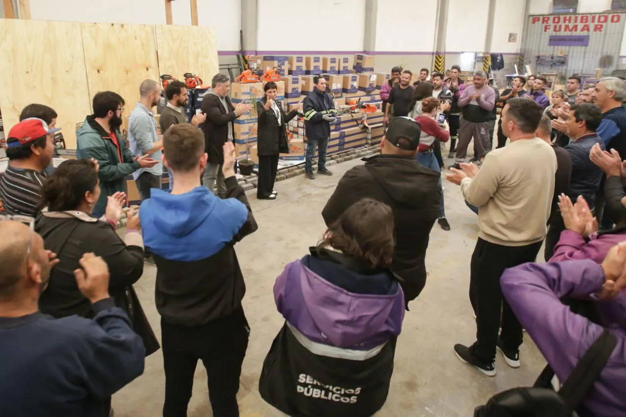 MAYRA ENTREGÓ NUEVAS HERRAMIENTAS PARA LAS BASES OPERATIVAS DEL MUNICIPIO 1