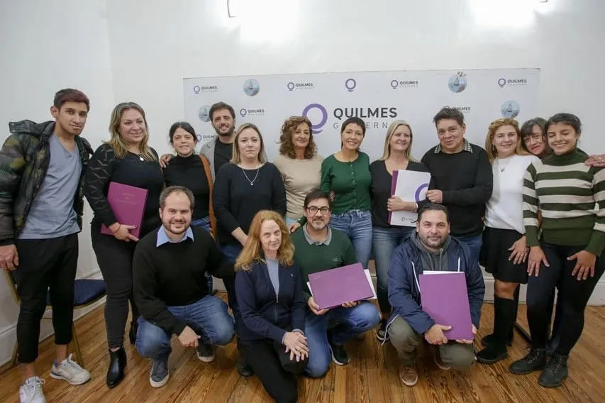 MAYRA LES ENTREGÓ LA PERSONERÍA JURÍDICA A 3 ASOCIACIONES CIVILES DEL DISTRITO 1