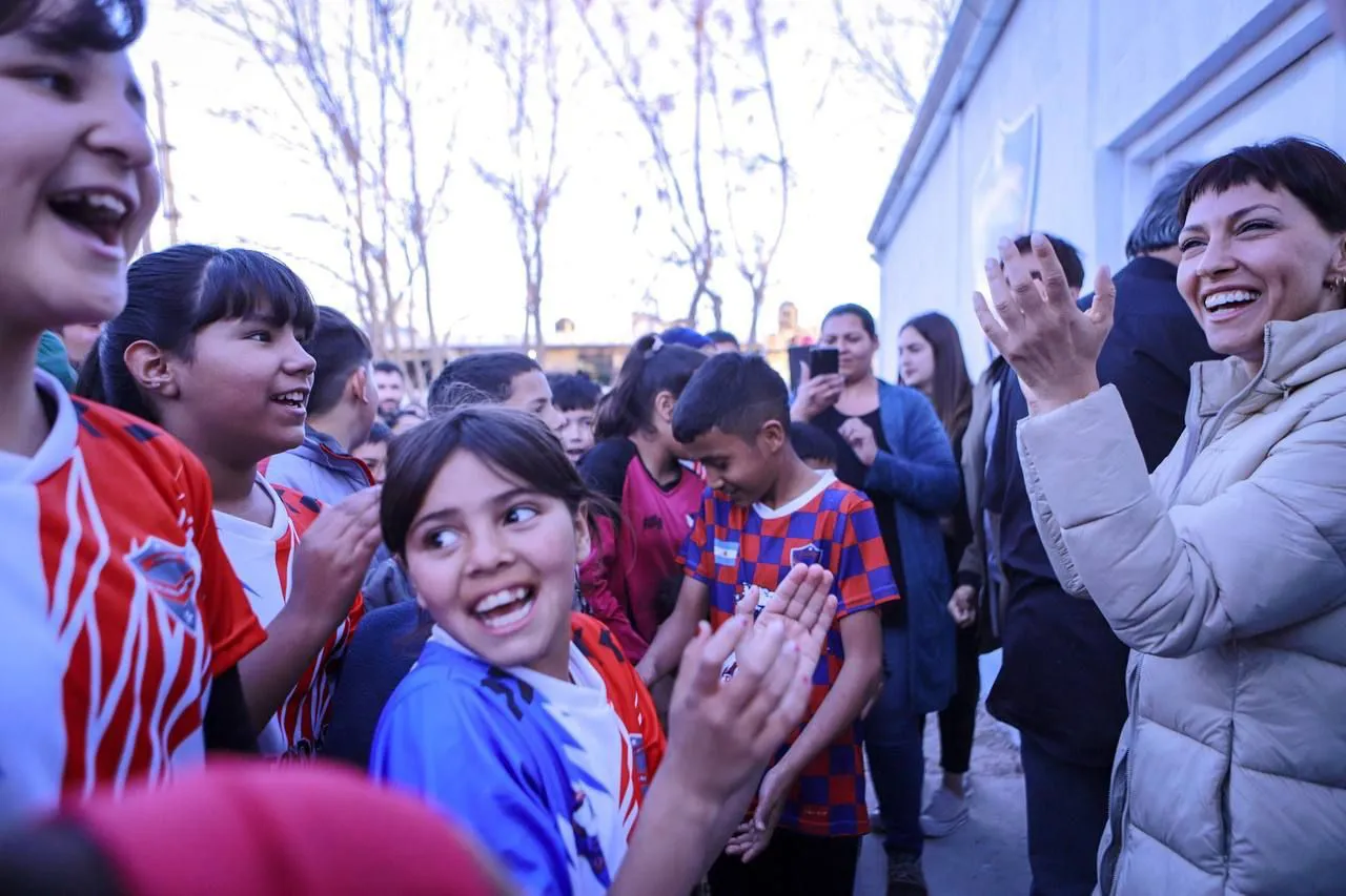 MAYRA INAUGURÓ EL SUM DEL CLUB MARIANO MORENO EN VILLA LUJÁN QUE SE CONSTRUYÓ CON SUBSIDIOS DEL MUNICIPIO DE QUILMES (2)