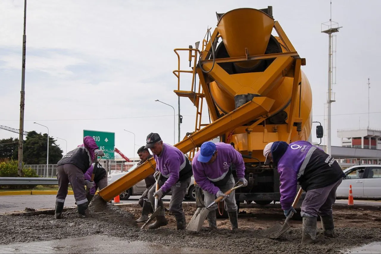 EL MUNICIPIO LLEVA ADELANTE OBRAS DE BACHEO EN QUILMES CENTRO, OESTE, EZPELETA Y BERNAL (6)
