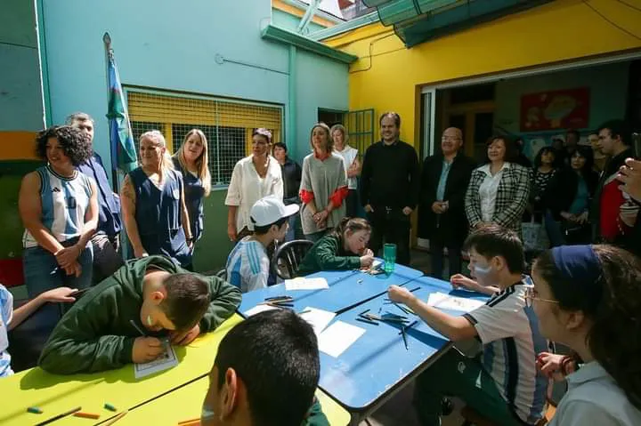 MAYRA ESTUVO PRESENTE EN LA ESCUELA DE EDUCACIÓN ESPECIAL DR. OVIDIO DECROLY Y PARTICIPÓ DE SU TRADICIONAL MARATÓN DE LECTURA 1
