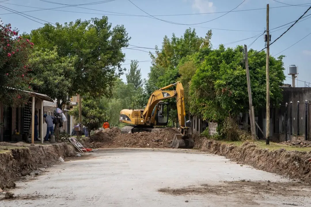 AVANZAN LAS OBRAS DE PAVIMENTO EN EL BARRIO LA PRIMAVERA Y KOLYNOS DE QUILMES OESTE 4