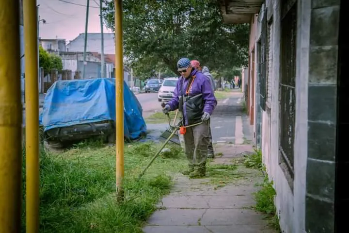 NUEVA JORNADA INTEGRAL DE BACHEO Y LIMPIEZA EN QUILMES (4)