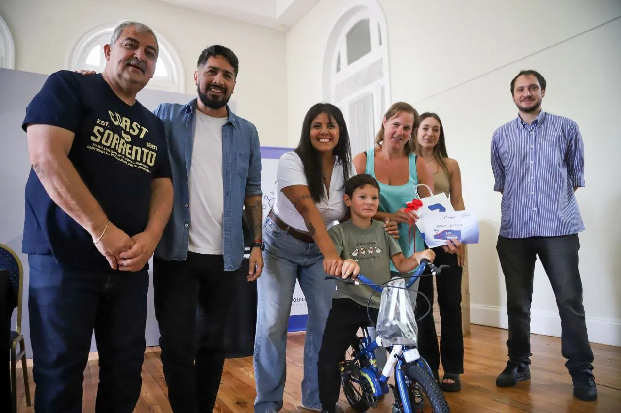 EL MUNICIPIO DE QUILMES ENTREGÓ CERTIFICADOS DE HABILITACIÓN Y DISTINCIONES A COMERCIANTES Y VECINOS 1