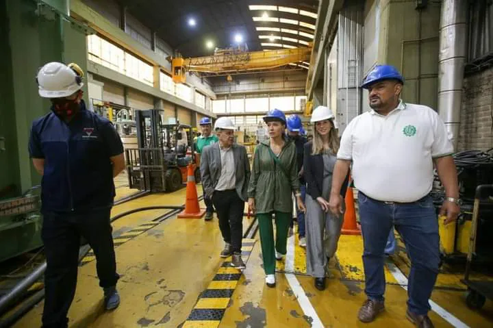 MAYRA RECORRIÓ LA FÁBRICA FARADAY DONDE DIALOGÓ CON AUTORIDADES Y TRABAJADORES 4