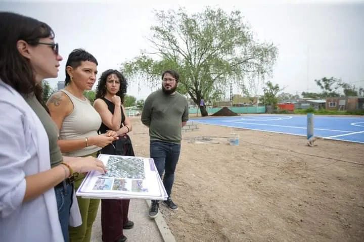 MAYRA RECORRIÓ LA OBRA DE PUESTA EN VALOR DEL ESPACIO PÚBLICO EN EL BARRIO SAYONARA DE SOLANO (3)