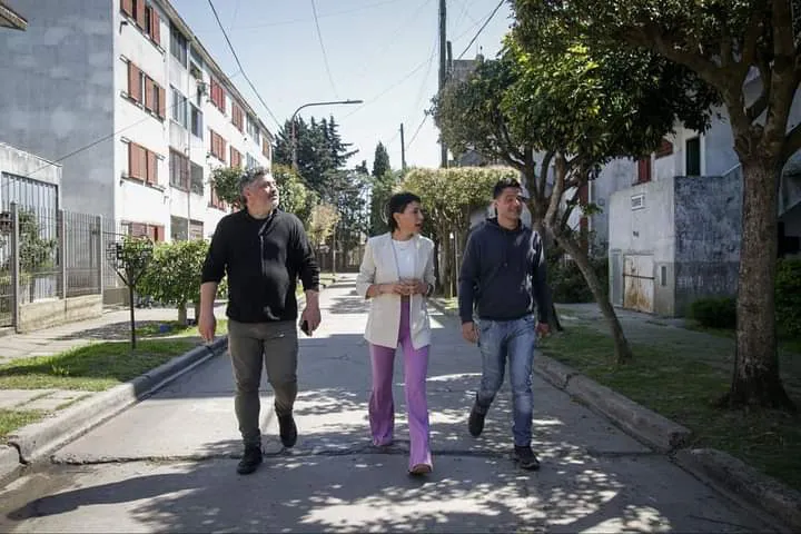 MAYRA EN ENCUENTRO CON VECINOS Y VECINAS (2)