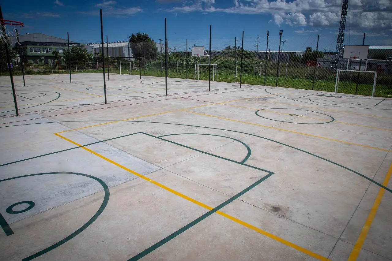 LA OBRA DEL POLIDEPORTIVO “CRISTINA CORAZÓN” DE BERNAL OESTE EN SU RECTA FINAL 2