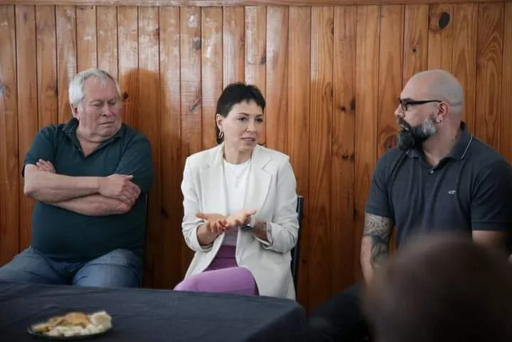 MAYRA EN ENCUENTRO CON VECINOS Y VECINAS (3)