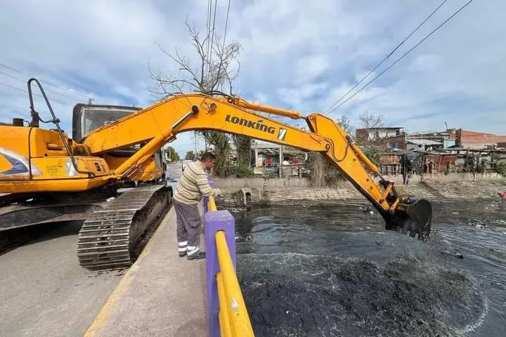 EL MUNICIPIO INTENSIFICÓ LAS TAREAS PREVENTIVAS DE DESOBSTRUCCIÓN Y LIMPIEZA EN DISTINTOS PUNTOS DEL DISTRITO (3)