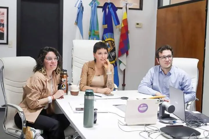 MAYRA ENCABEZÓ UNA CONFERENCIA SOBRE CIUDADES DEMOCRÁTICAS CON DIRIGENTES DE LA REGIÓN Y REFERENTES DE DD.HH (2)