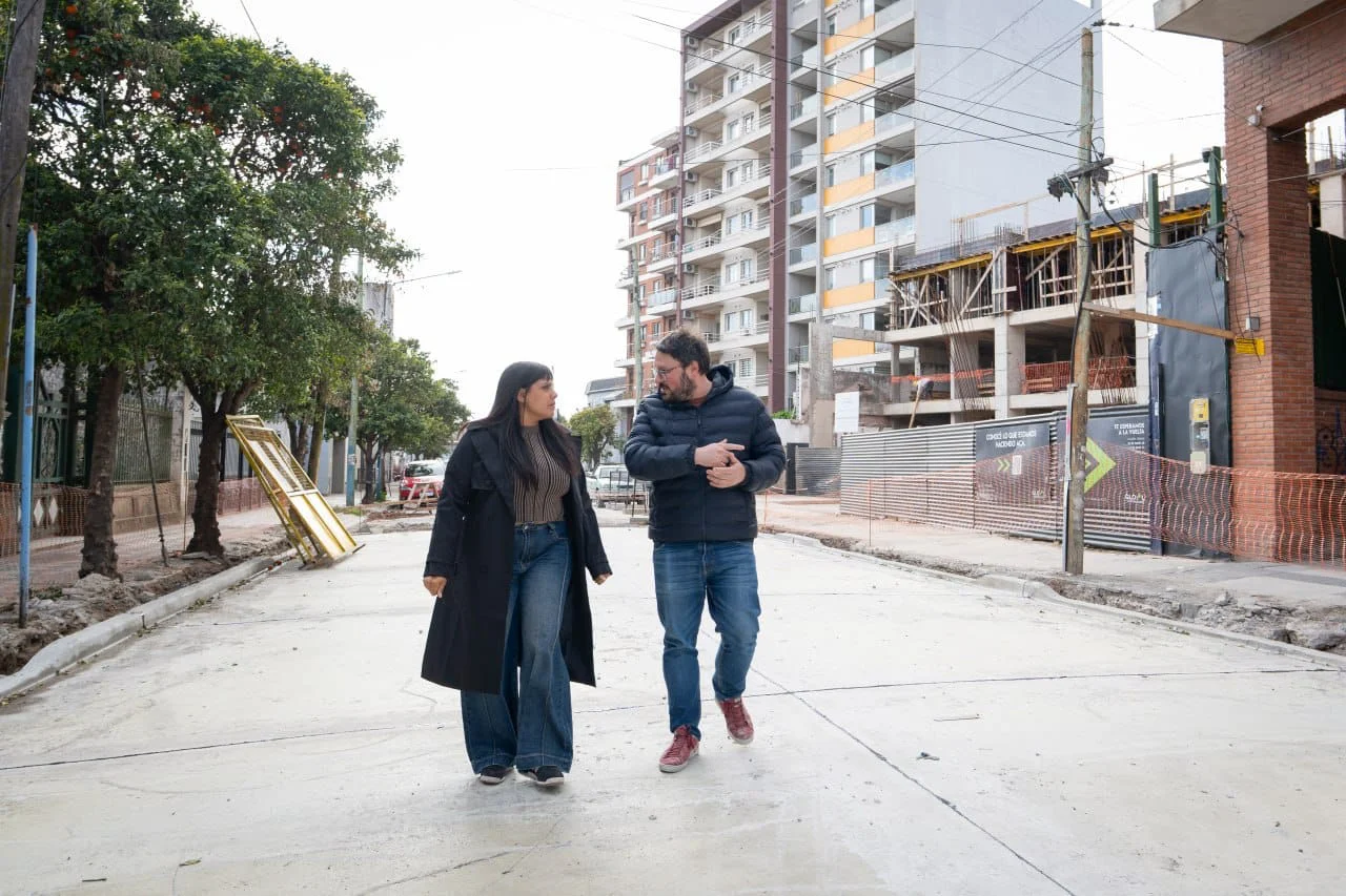 EVA MIERI SUPERVISÓ LOS TRABAJOS DE REPAVIMENTACIÓN DE LA CALLE 25 DE MAYO EN BERNAL CENTRO EJECUTADOS CON FONDOS 100% MUNICIPALES 1