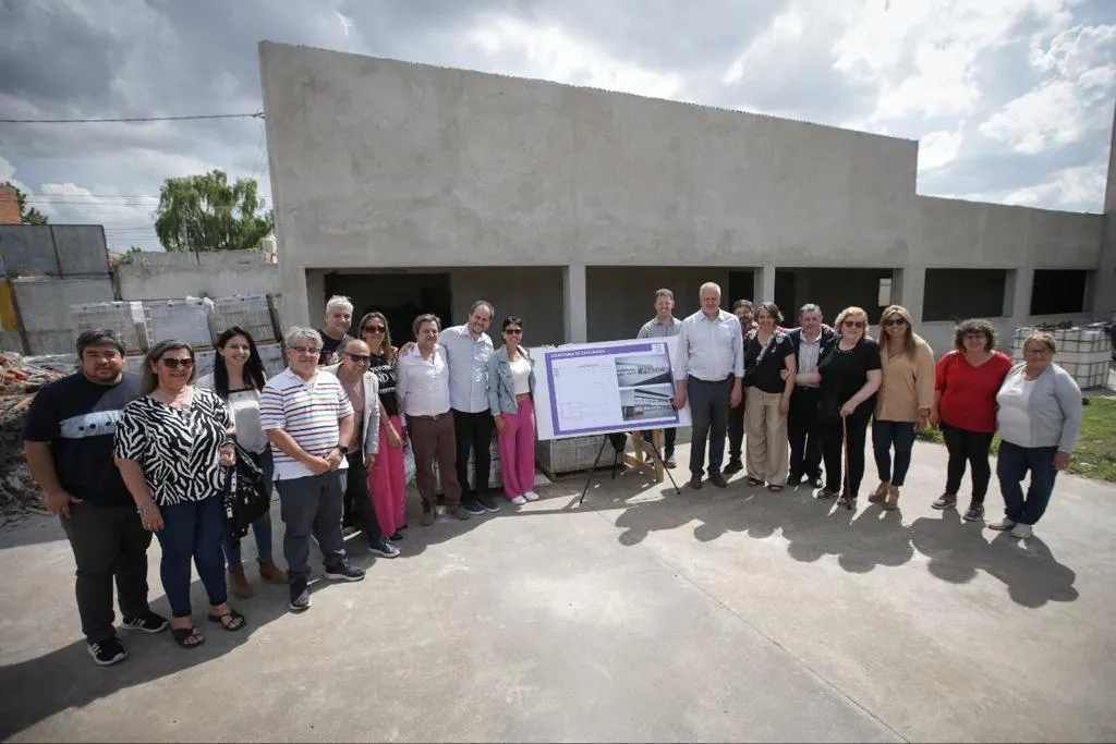 MAYRA Y EL MINISTRO PERCZYK RECORRIERON OBRAS DE INFRAESTRUCTURA ESCOLAR EN EL BARRIO IAPI DE BERNAL OESTE 4