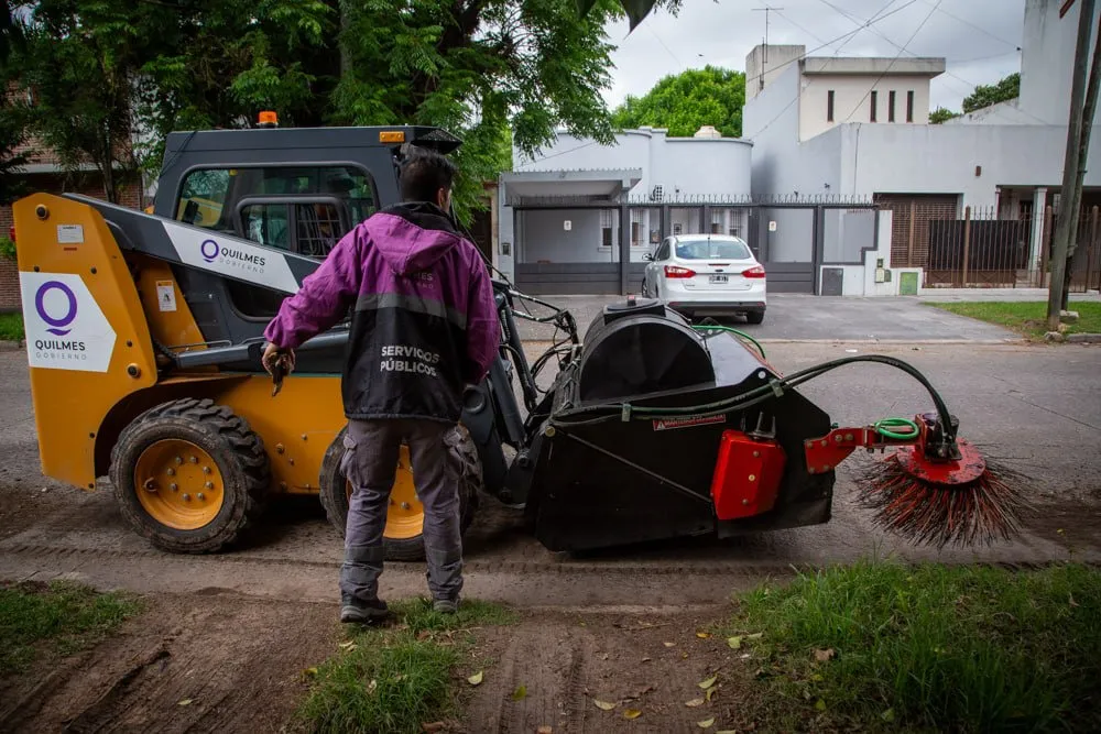 SE PUSIERON EN FUNCIONAMIENTO LAS NUEVAS BARREDORAS CON UN OPERATIVO INTEGRAL DE LIMPIEZA EN EL BARRIO LA COLONIA  (3)